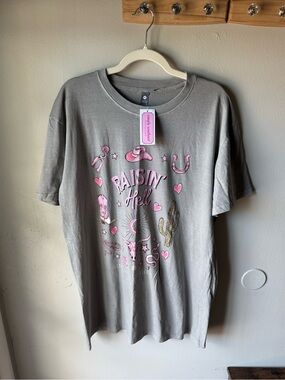 NWT Simply Southern XL Grey Raisin Hell Western Graphic T Shirt Cowboy Boot
